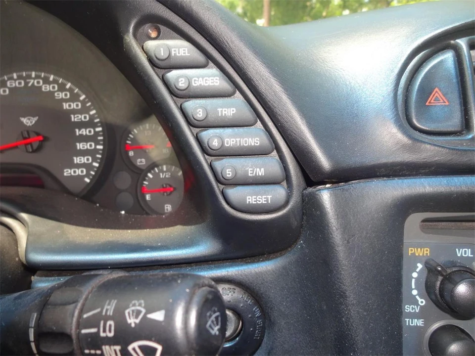 2000 Chevrolet - Image 18 of 31