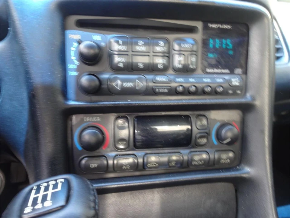 2000 Chevrolet - Image 26 of 31