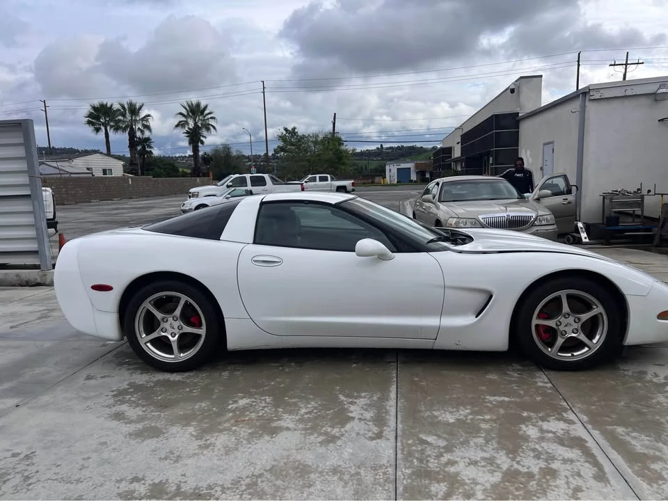 2000 Chevrolet Corvette C5 - Image 2 of 10
