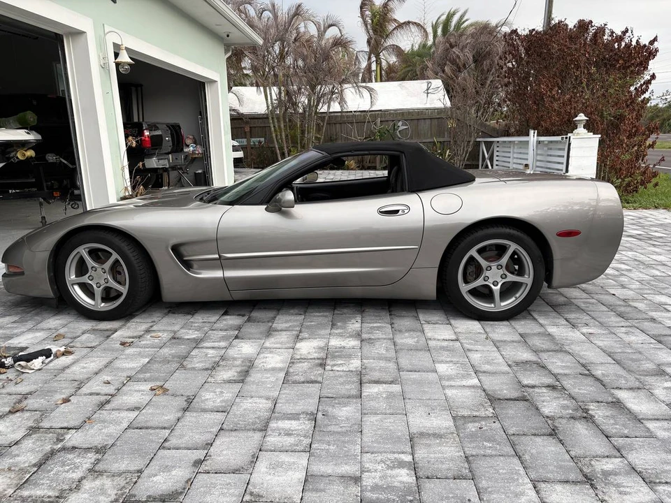 2000 Chevrolet Corvette C5 - Image 2 of 10