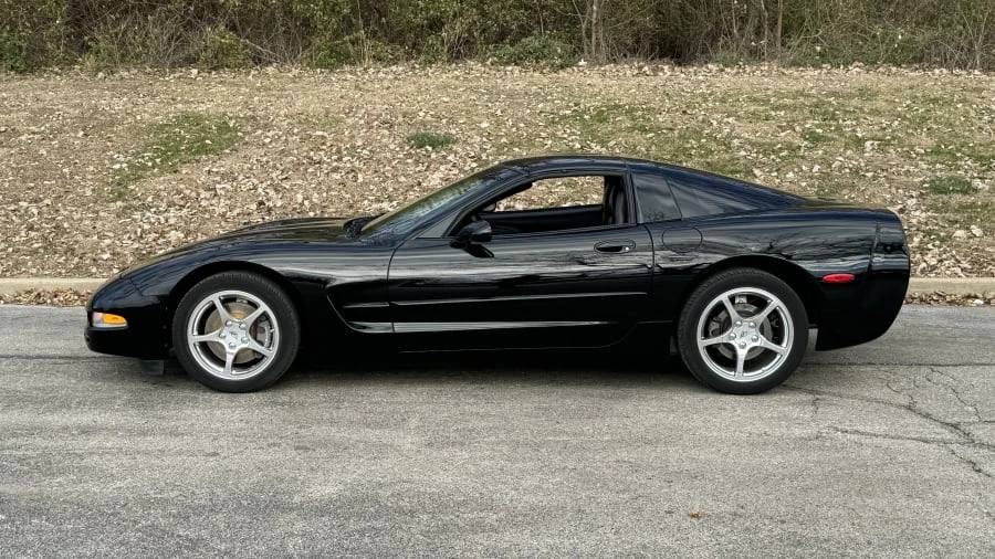 2000 Chevrolet Corvette C5 - Image 2 of 11