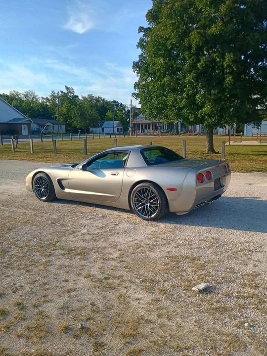 2000 Chevrolet Corvette C5 - Image 2 of 9