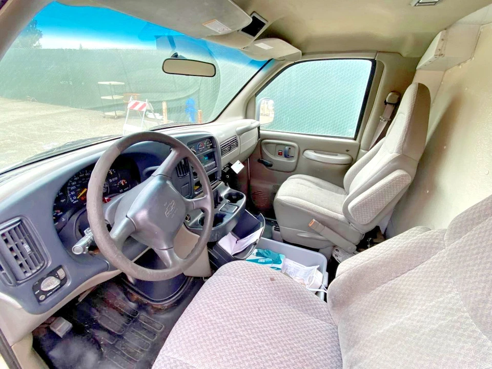 2000 Chevrolet Express - Image 7 of 20