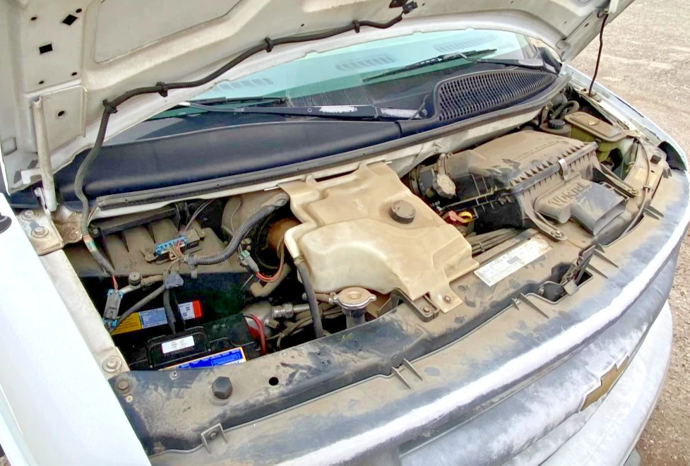 2000 Chevrolet Express - Image 9 of 20