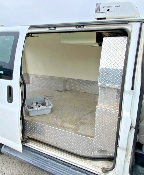 2000 Chevrolet Express - Image 12 of 20
