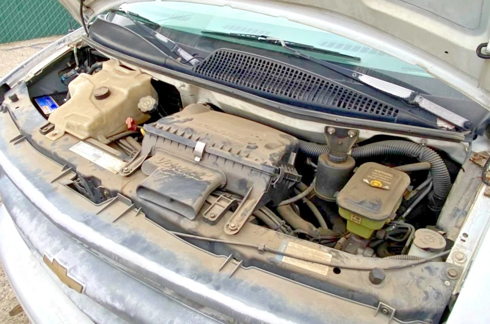 2000 Chevrolet Express - Image 10 of 20
