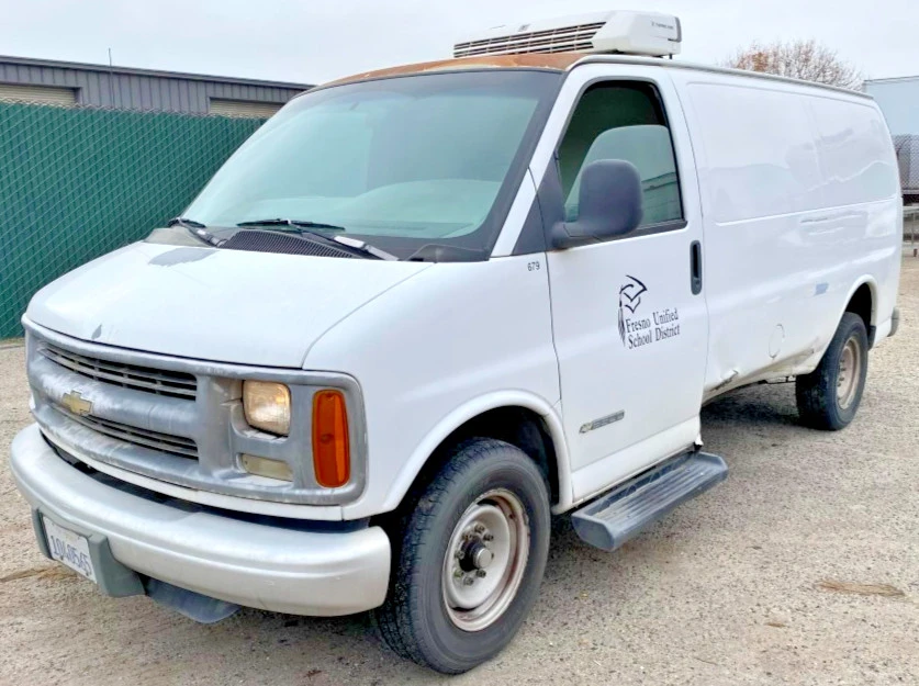 2000 Chevrolet Express - Image 2 of 20