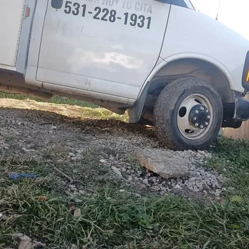 2000 Chevrolet Express 3500 Cargo Extended Van 3D