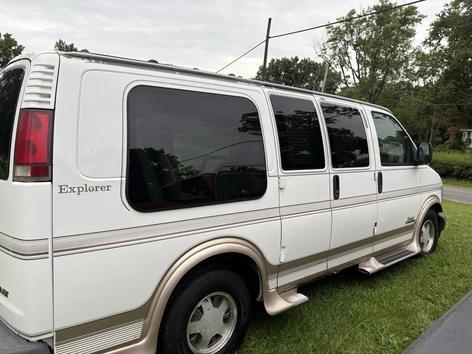 2000 Chevrolet Express - Image 4 of 6