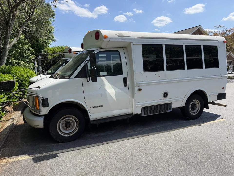 2000 Chevrolet Express - Image 5 of 9