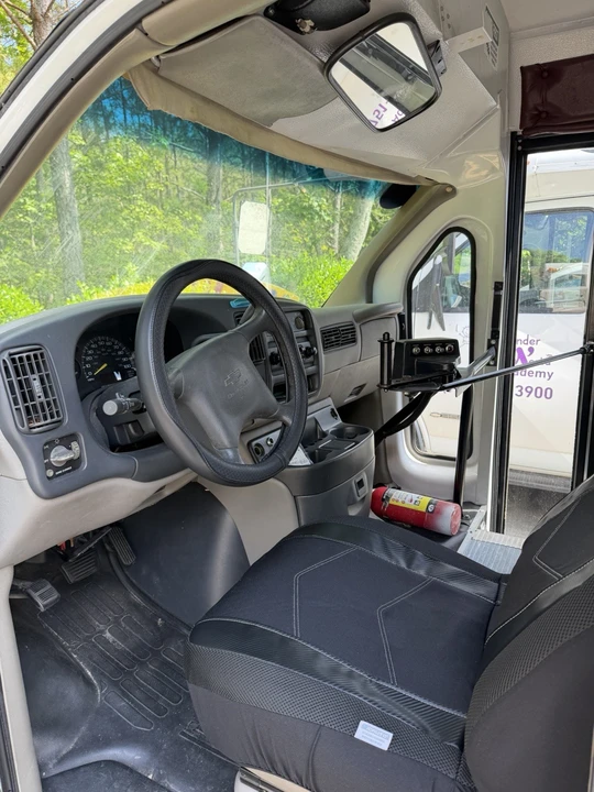 2000 Chevrolet Express - Image 9 of 9