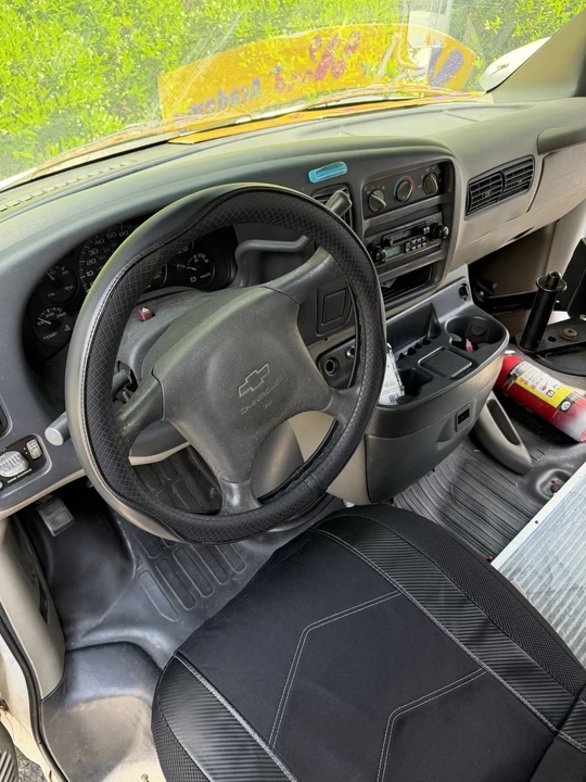 2000 Chevrolet Express - Image 6 of 9