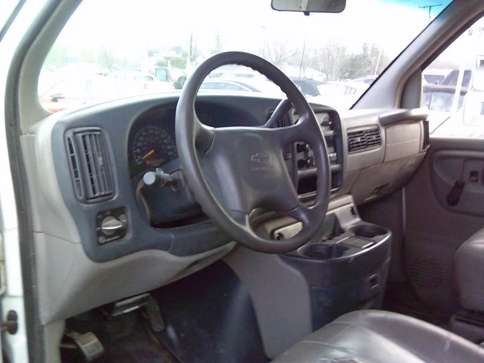 2000 Chevrolet Express - Image 20 of 21