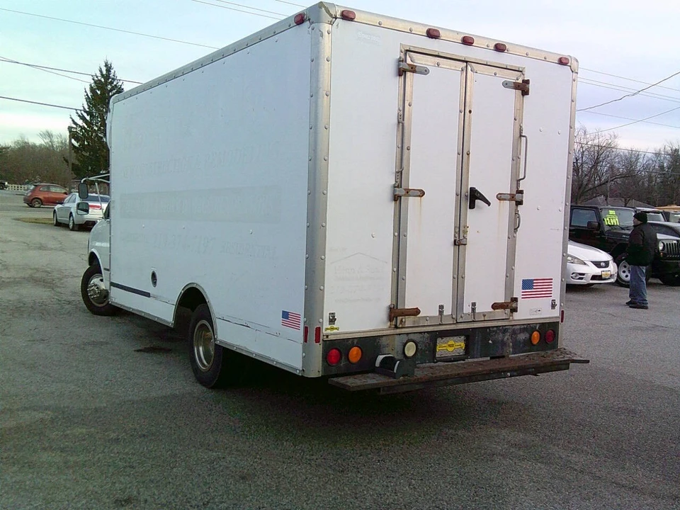 2000 Chevrolet Express - Image 5 of 21