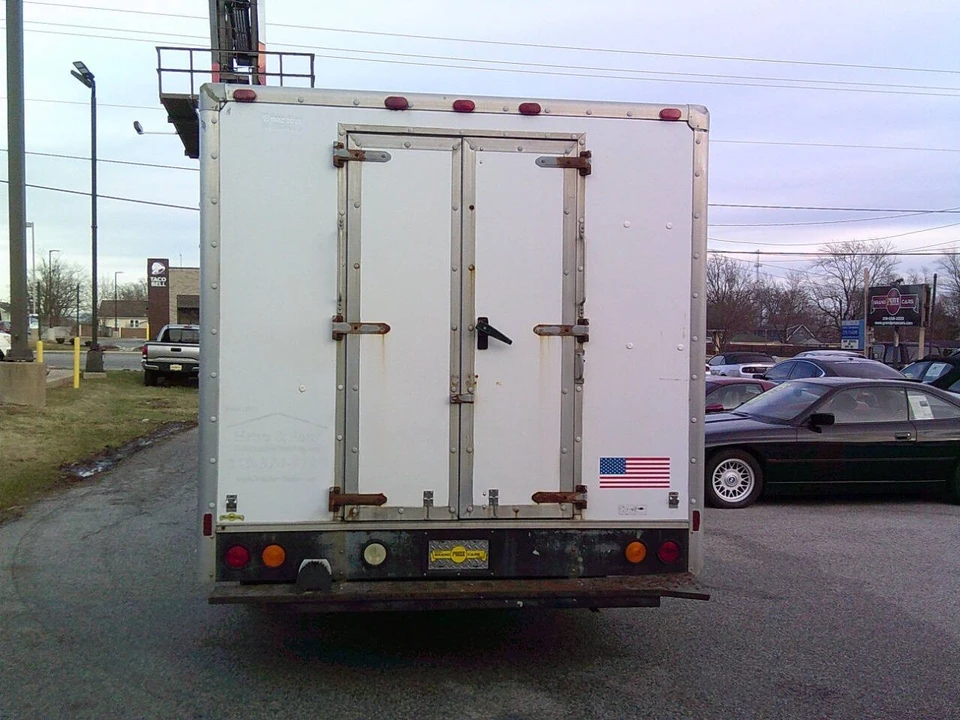 2000 Chevrolet Express - Image 6 of 21