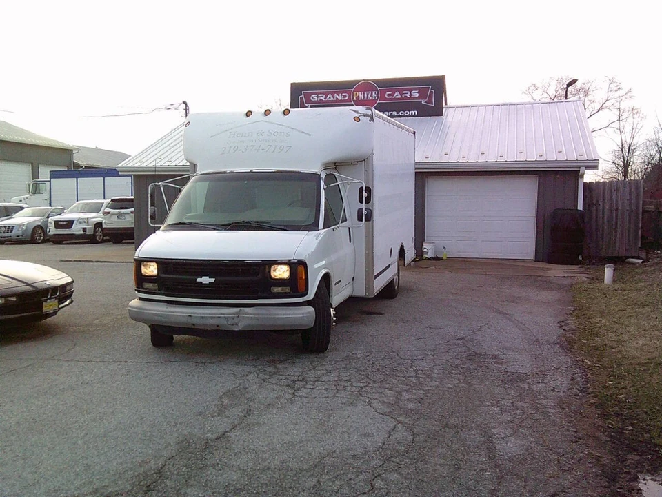2000 Chevrolet Express - Image 2 of 21