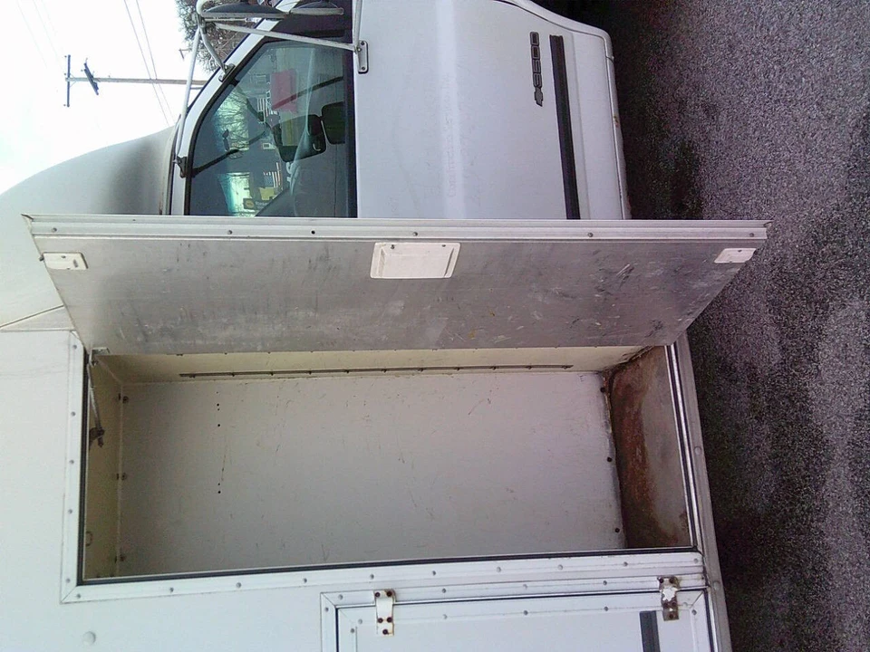 2000 Chevrolet Express - Image 16 of 21
