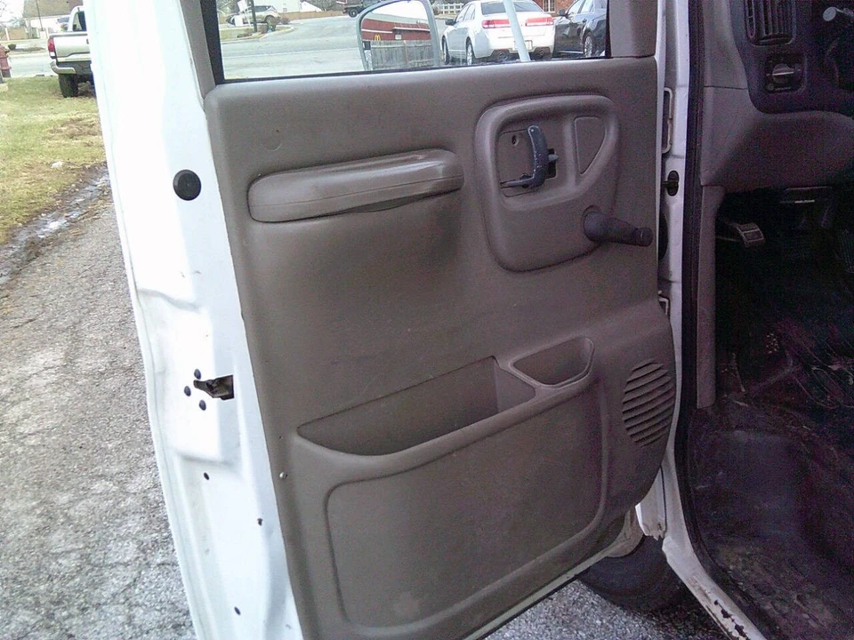 2000 Chevrolet Express - Image 18 of 21