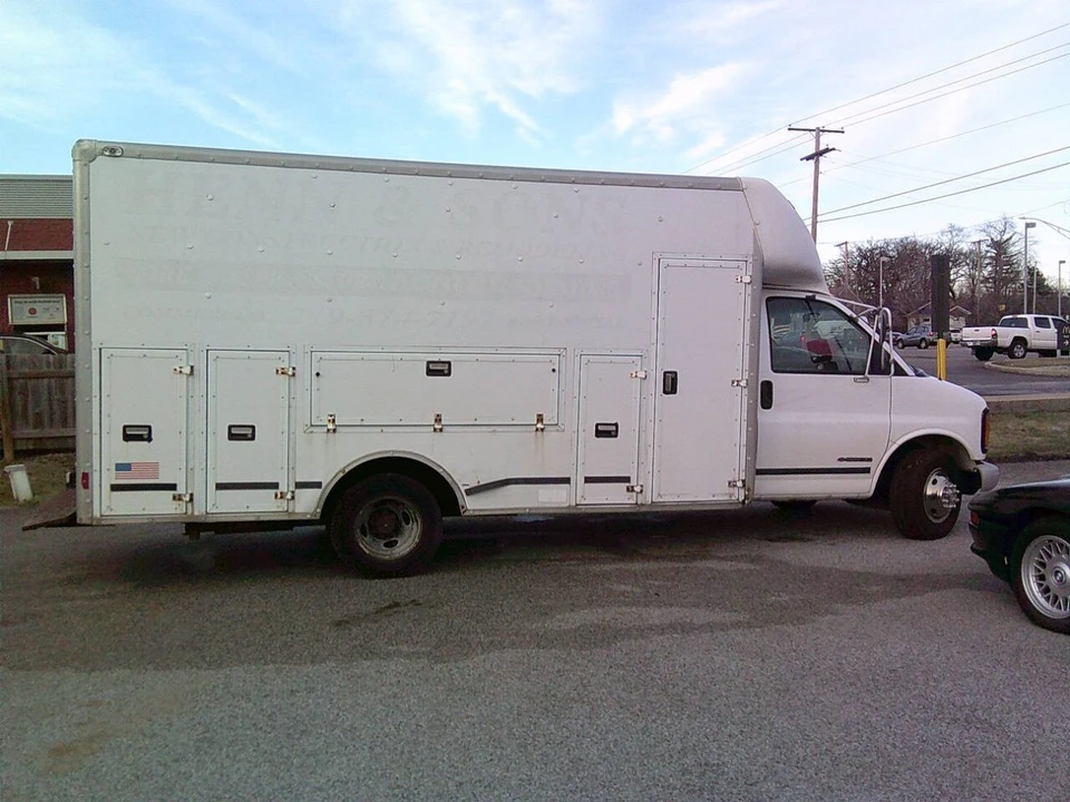 2000 Chevrolet Express - Image 11 of 21