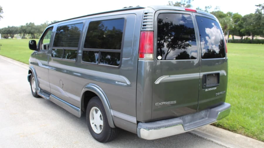 2000 Chevrolet Express - Image 3 of 22