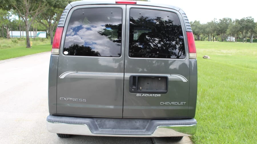 2000 Chevrolet Express - Image 10 of 22