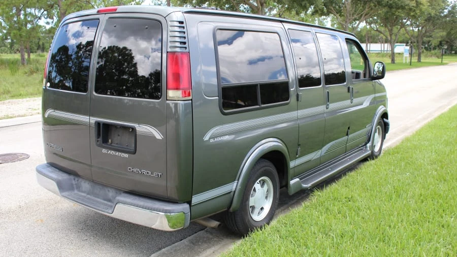 2000 Chevrolet Express - Image 19 of 22