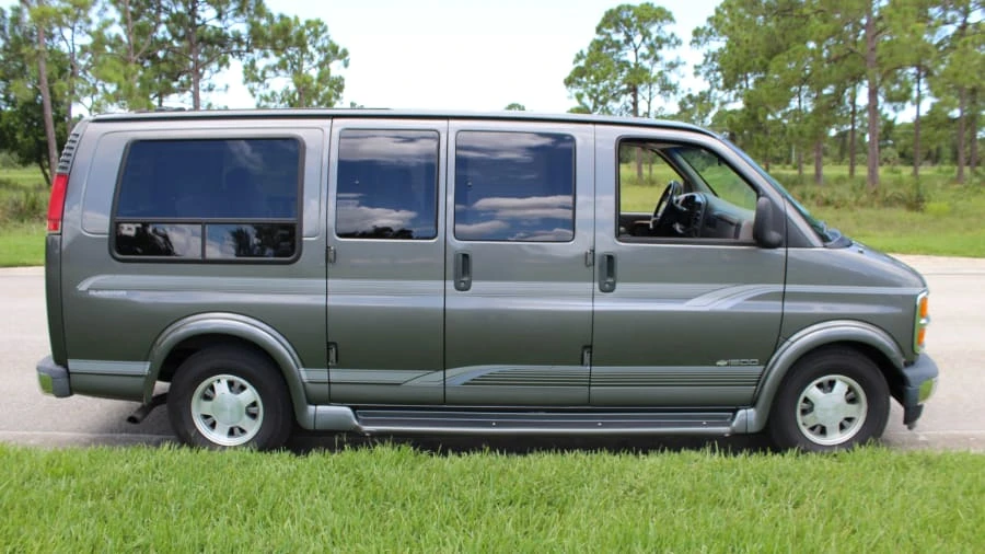 2000 Chevrolet Express - Image 20 of 22