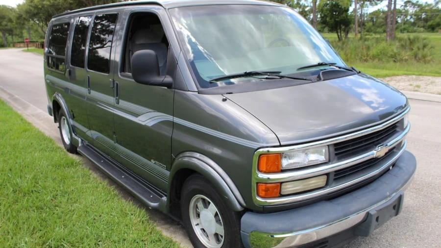 2000 Chevrolet Express - Image 21 of 22