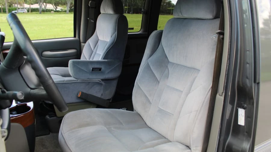 2000 Chevrolet Express - Image 4 of 22