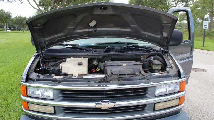 2000 Chevrolet Express - Image 7 of 22