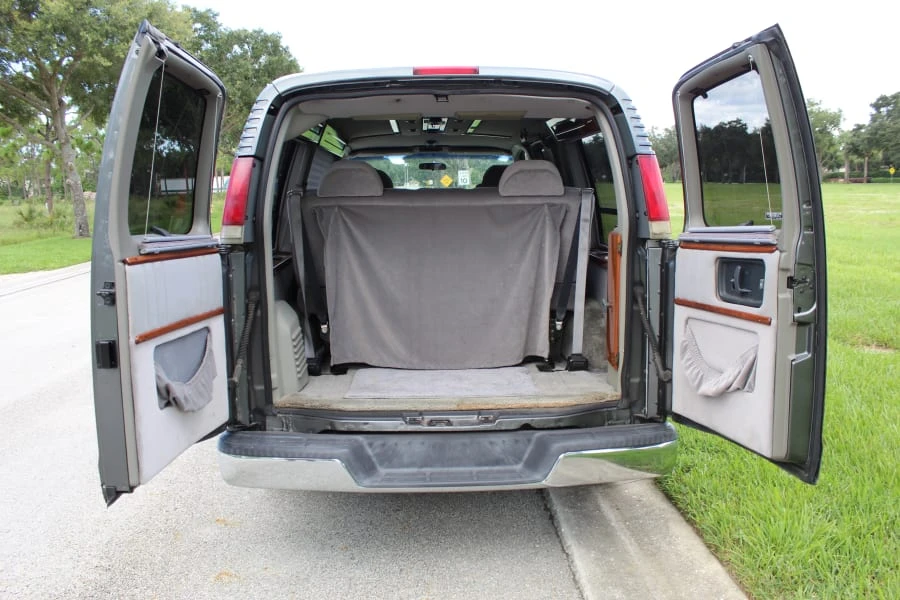 2000 Chevrolet Express - Image 9 of 22