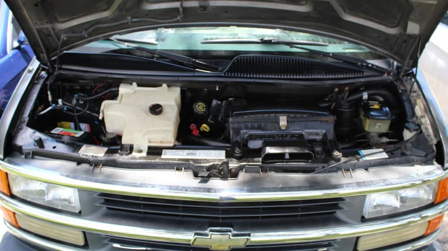 2000 Chevrolet Express - Image 8 of 22