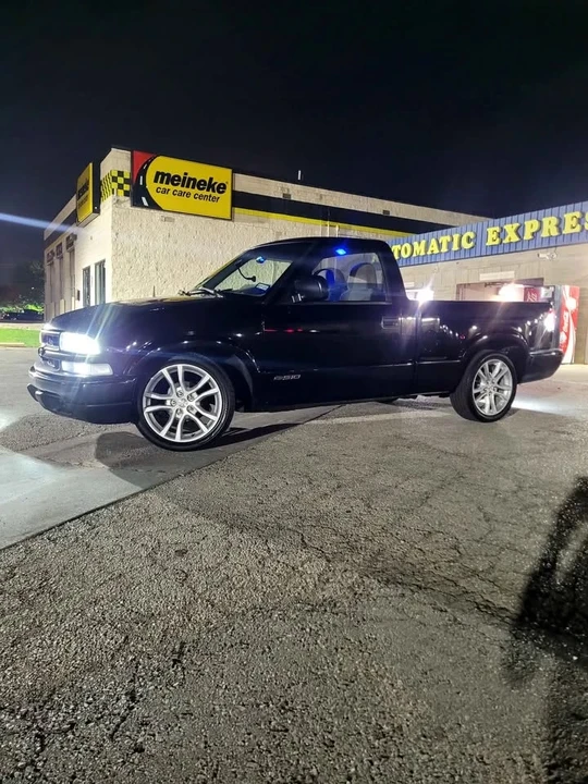 2000 Chevrolet S-10 - Image 3 of 10