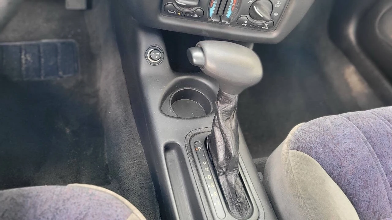 2000 Chevrolet Monte Carlo 6th Gen - Image 12 of 28