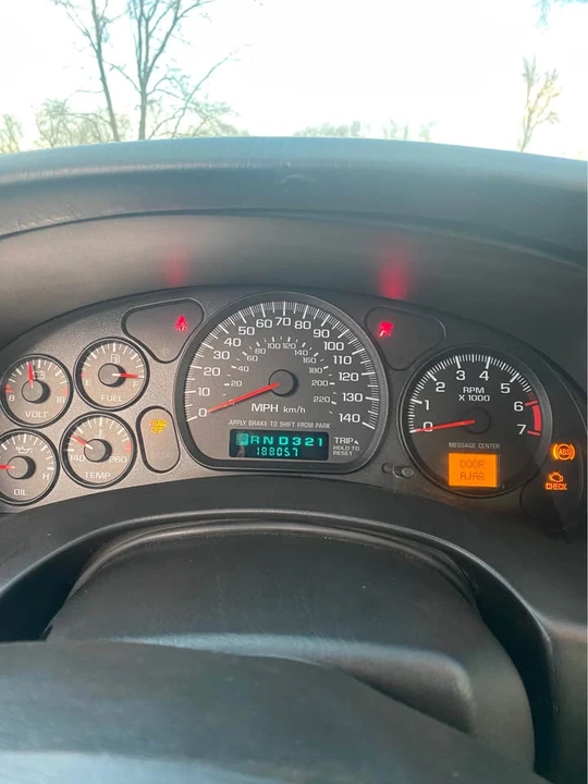 2000 Chevrolet Monte Carlo 6th Gen - Image 5 of 8