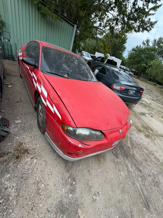 2000 Chevrolet Monte Carlo 6th Gen - Image 2 of 8