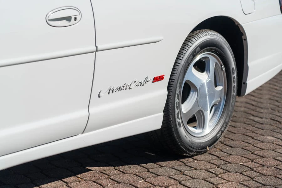2000 Chevrolet Monte Carlo 6th Gen - Image 9 of 17
