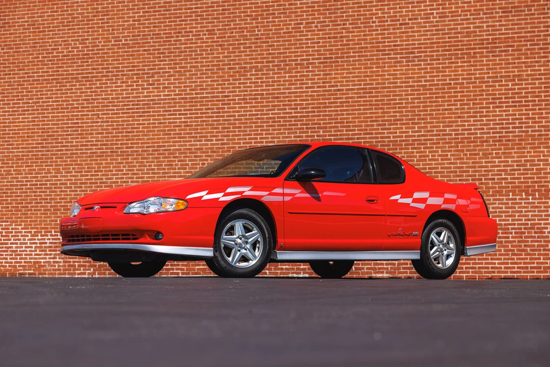 2000 Chevrolet Monte Carlo 6th Gen - Image 2 of 31