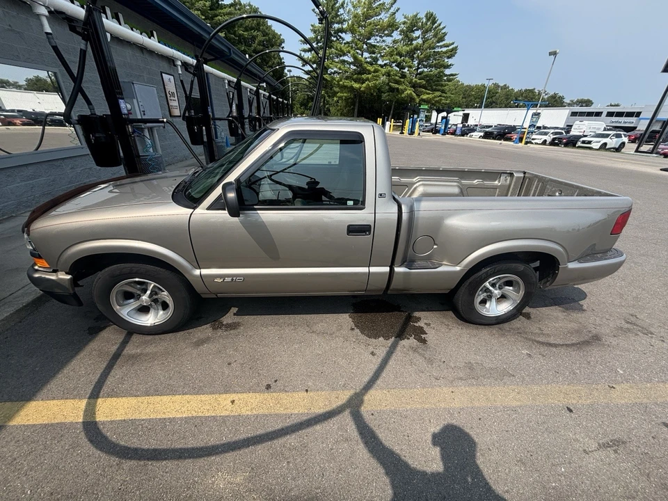 2000 Chevrolet S-10 - Image 3 of 11
