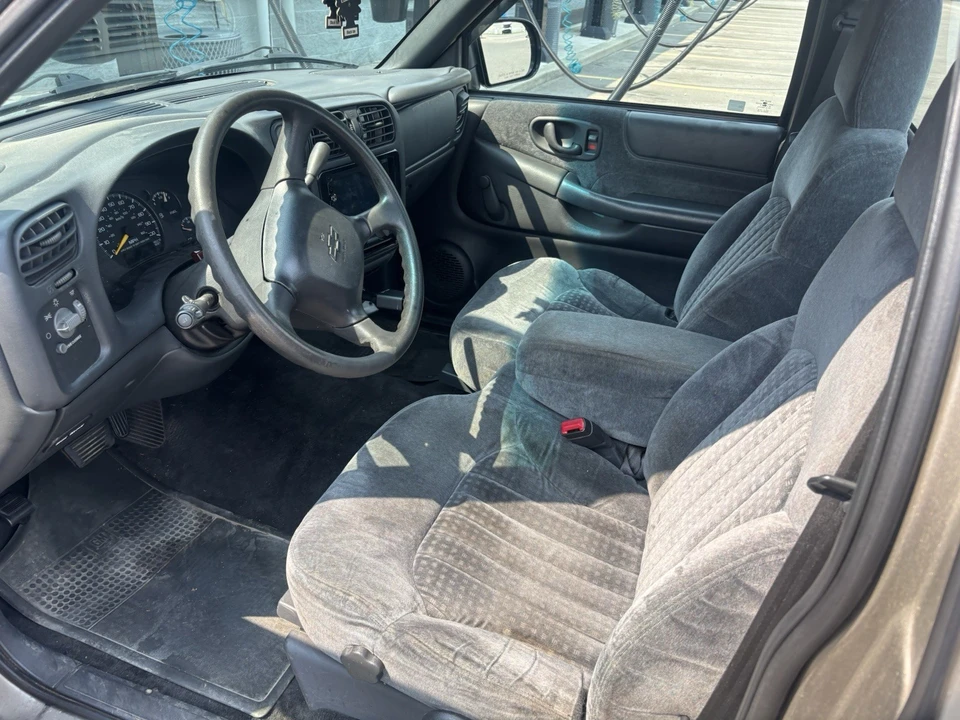 2000 Chevrolet S-10 - Image 9 of 11