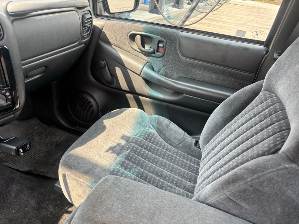 2000 Chevrolet S-10 - Image 10 of 11