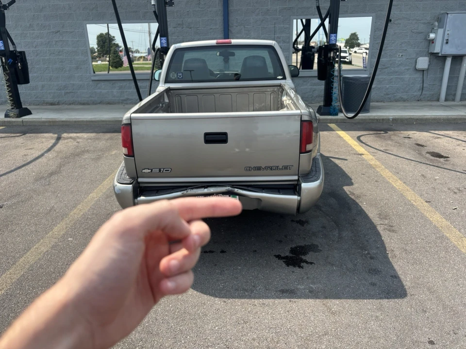 2000 Chevrolet S-10 - Image 4 of 11