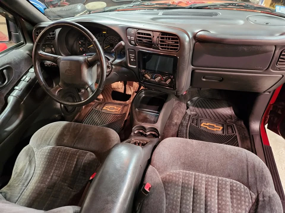2000 Chevrolet S-10 - Image 2 of 4