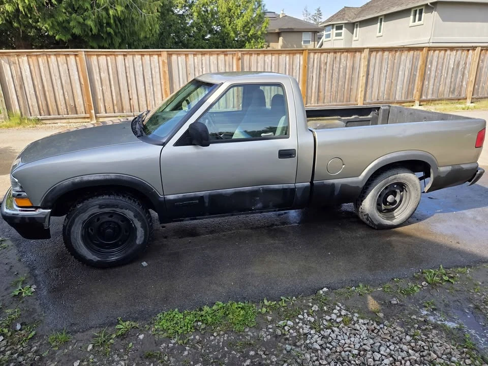 2000 Chevrolet S-10 - Image 3 of 10