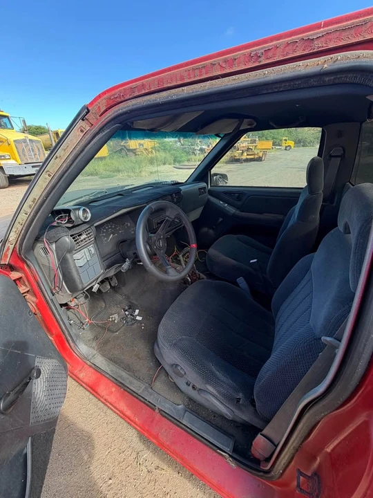 2000 Chevrolet S-10 - Image 5 of 5