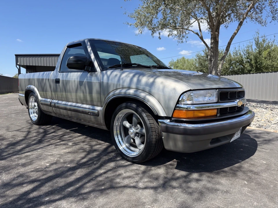 2000 Chevrolet S-10 - Image 2 of 11