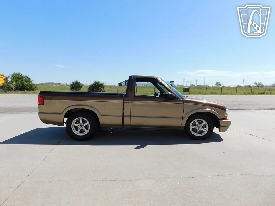 2000 Chevrolet S-10 - Image 9 of 12