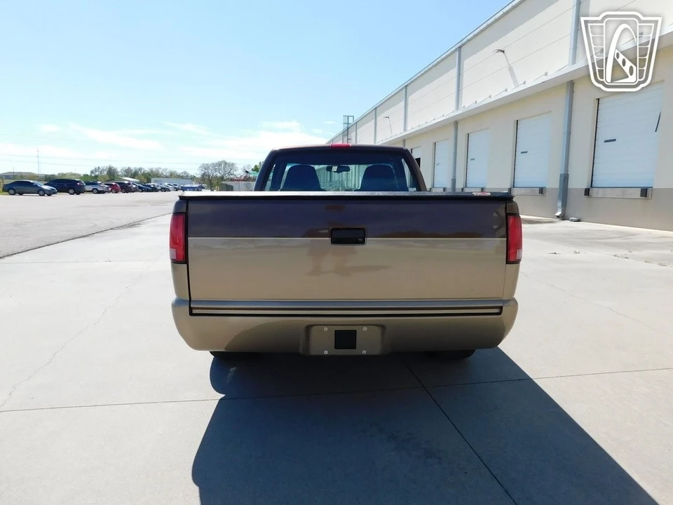 2000 Chevrolet S-10 - Image 5 of 12