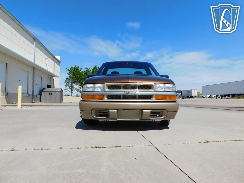 2000 Chevrolet S-10 - Image 8 of 12
