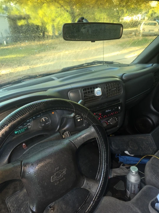2000 Chevrolet S-10 - Image 5 of 6